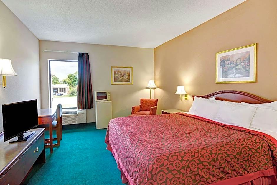 Days Inn & Suites by Wyndham Louisville SW