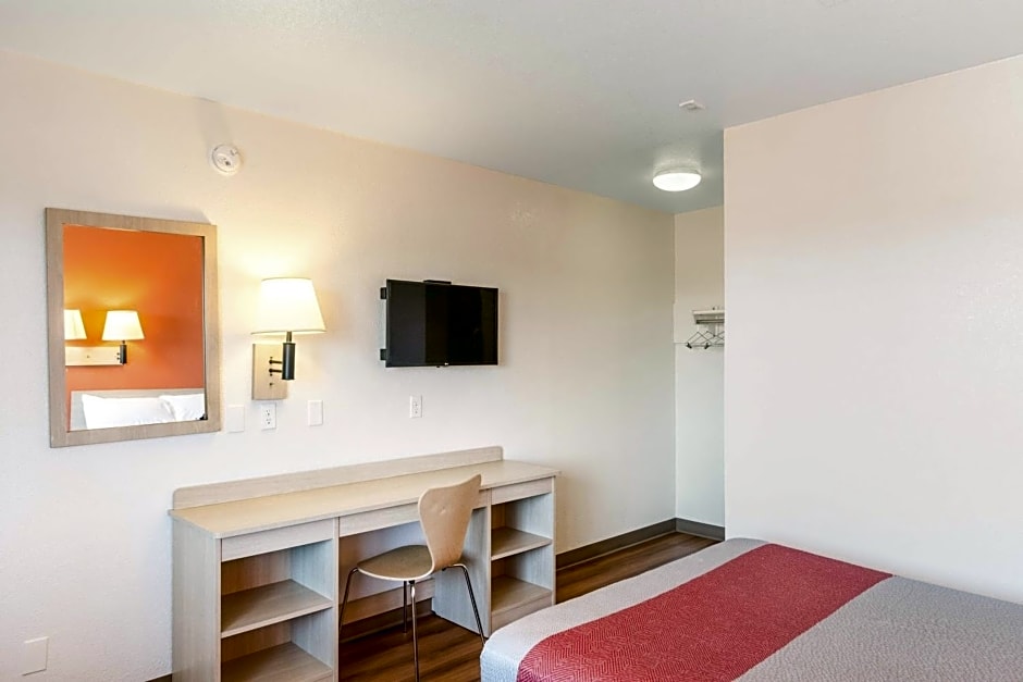 Motel 6-Redding, CA - Central