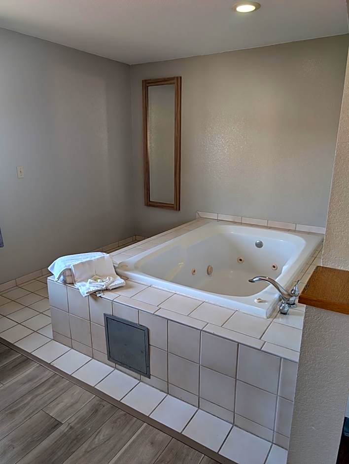 Days Inn & Suites by Wyndham Castle Rock