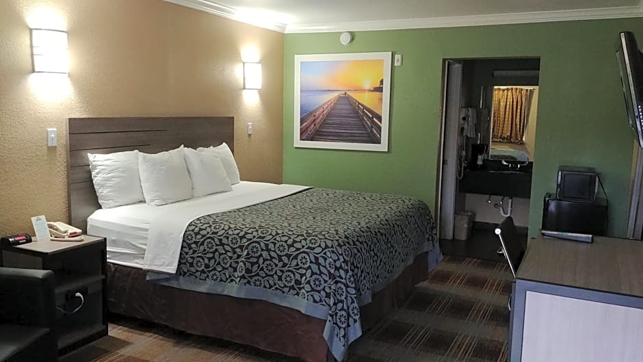 Days Inn by Wyndham Houston East