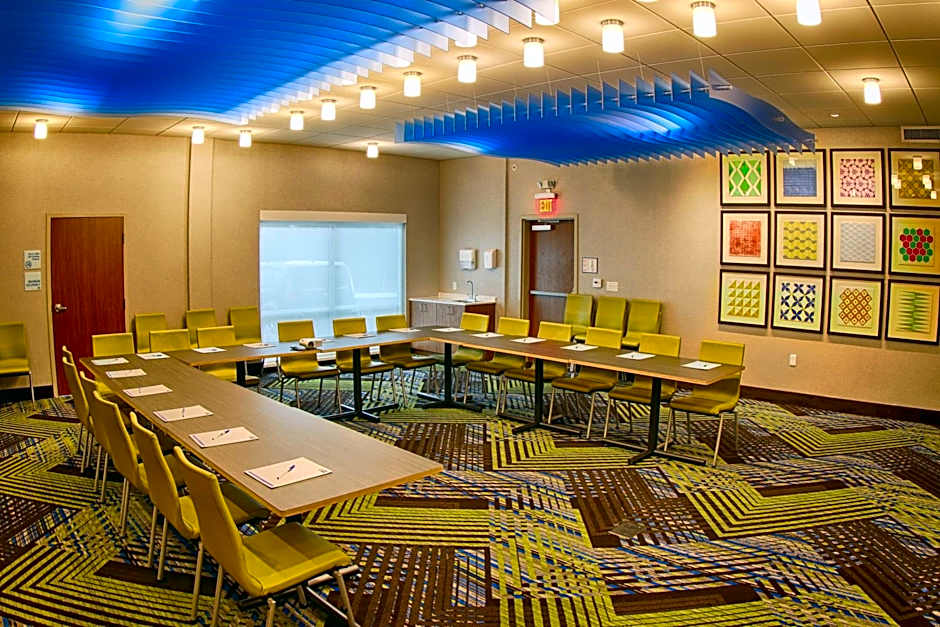 Holiday Inn Express & Suites Detroit Northwest - Livonia By IHG