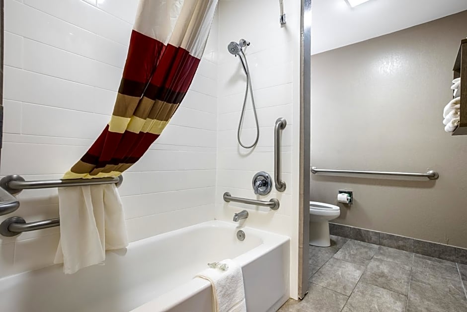 Red Roof Inn PLUS+ & Suites Savannah – I-95