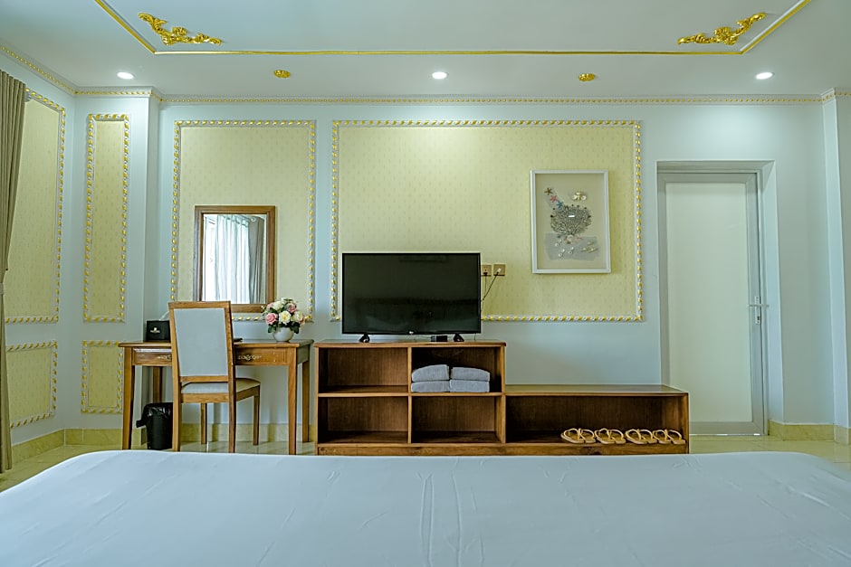 Photo 1 of 7 of Grand Suite