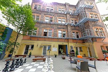 Do Step Inn  Hotel & Hostel