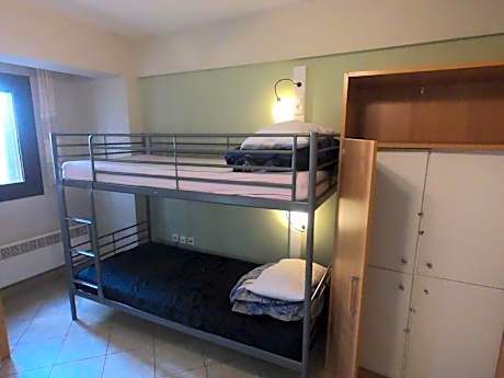 Bunk Bed in Mixed Dormitory Room