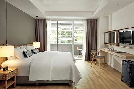 Deluxe Double or Twin Room with Enclosed Balcony