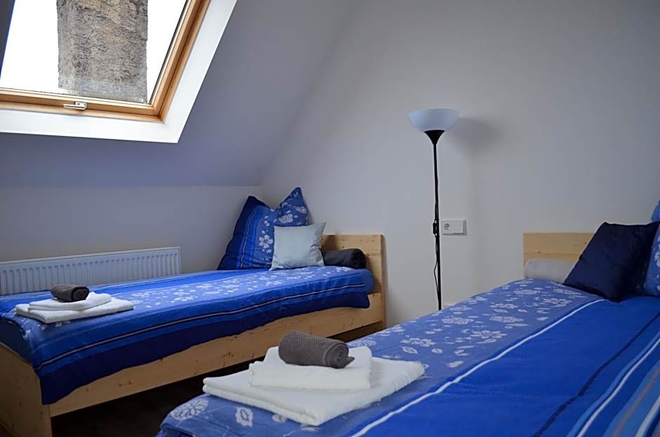 Hotel "Cafe Verkehrt" - Wellcome Motorbiker, Berufsleute und Reisende im Schwarzwald