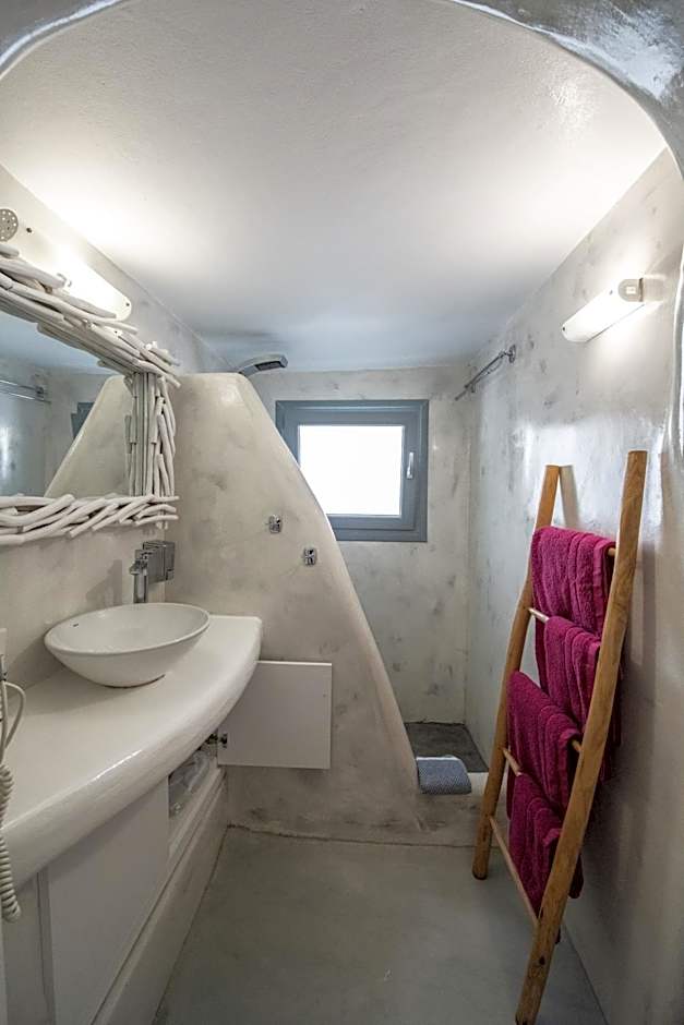 Virginia's Cave Villas