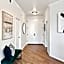 Beverly Hills Glamour Oasis 2 BR Apt with Parking 304
