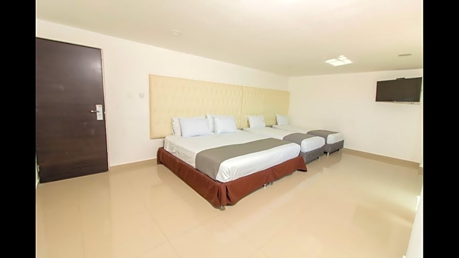 Photo 1 of 2 of Family Junior Suite