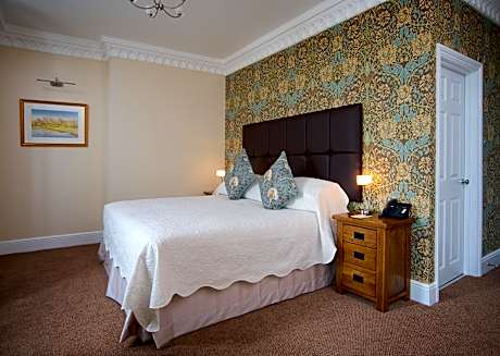 Junior Deluxe Room