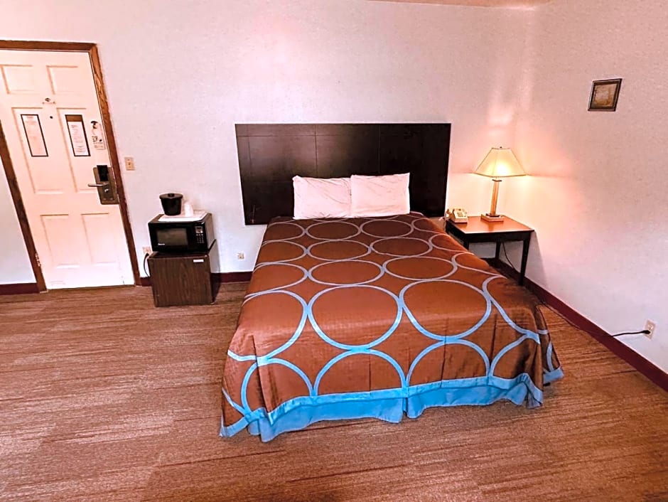 AmeriVu Inn & Suites - St Croix Falls