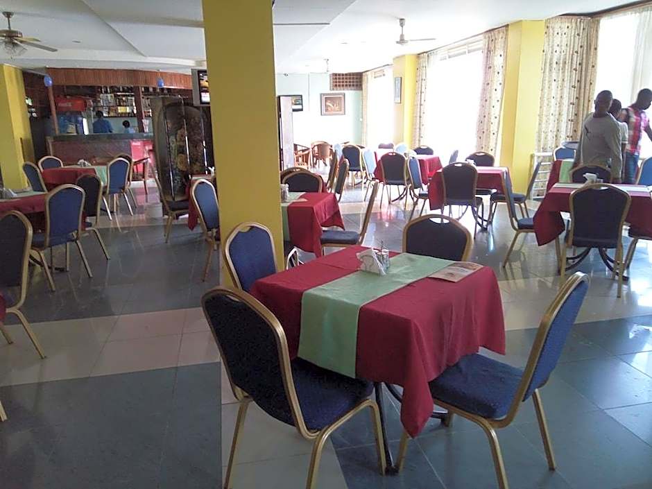 Aponye Hotel – Kampala, WV