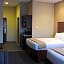 Holiday Inn Express & Suites Fredericksburg