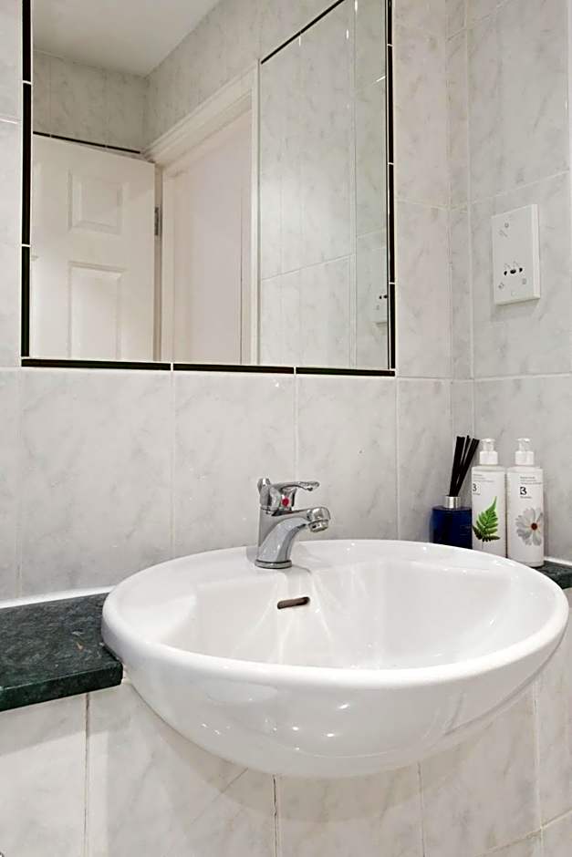 Spacious 1 bed Sloane Square