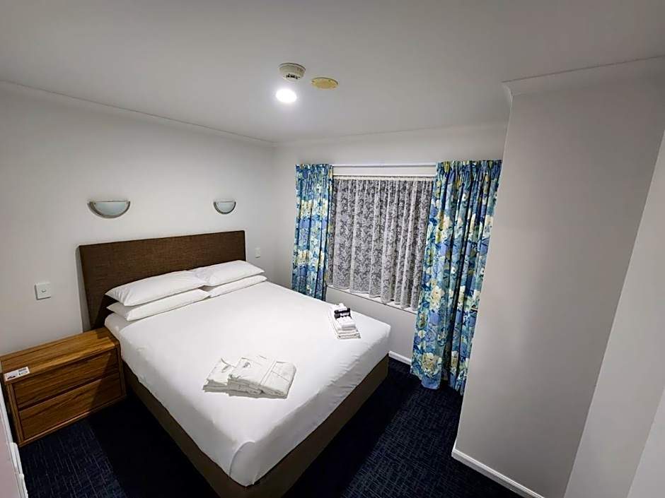 Botany Palms Motel