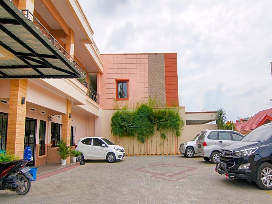 OYO 90233 The Shine Residence