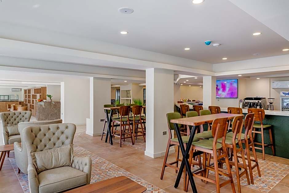 Olivia Palm Hotel
