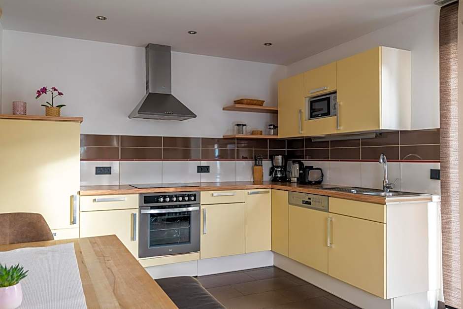 Elinas Mountain Views