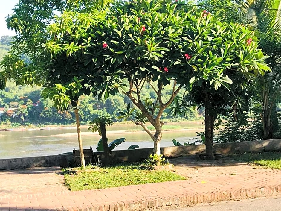 Villa Phonethip Mekong Riverside