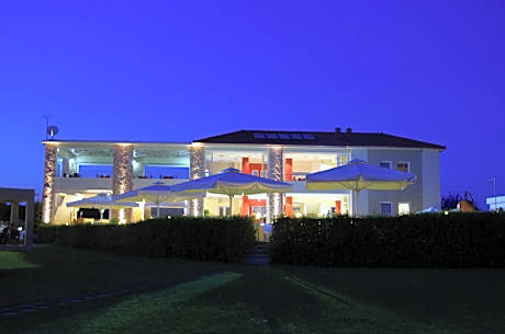 Antonios Village Hotel & Apartments