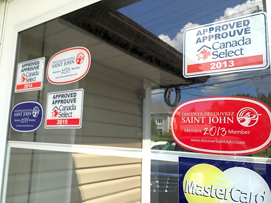 Admiral's Quay Motel & Suites