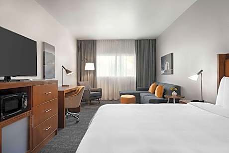 1 King Bed Executive Room Non-Smoking