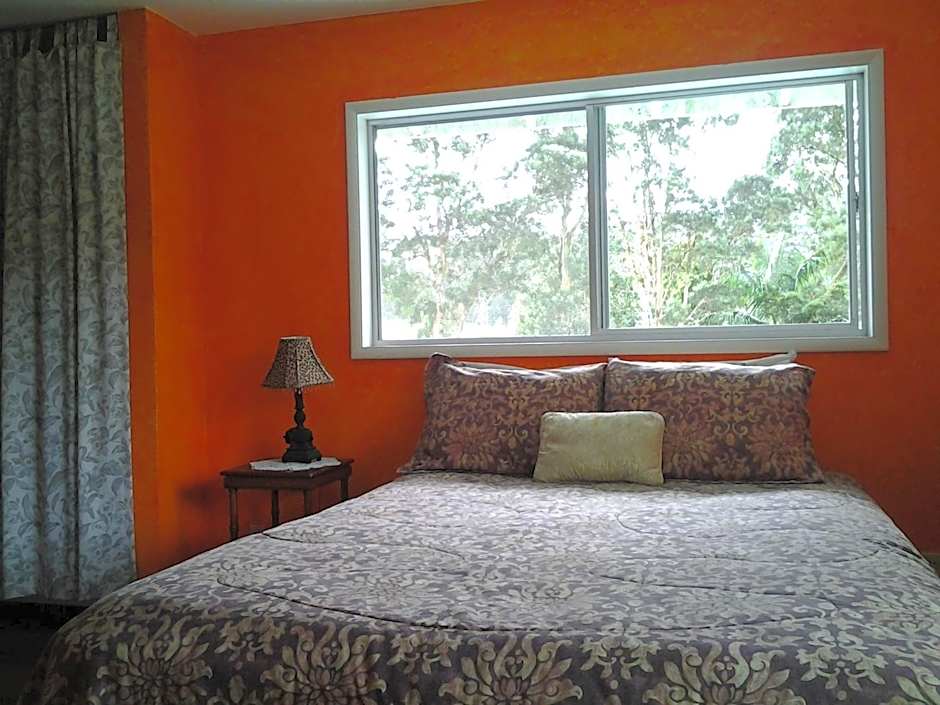 Lava Tree Tropic Inn