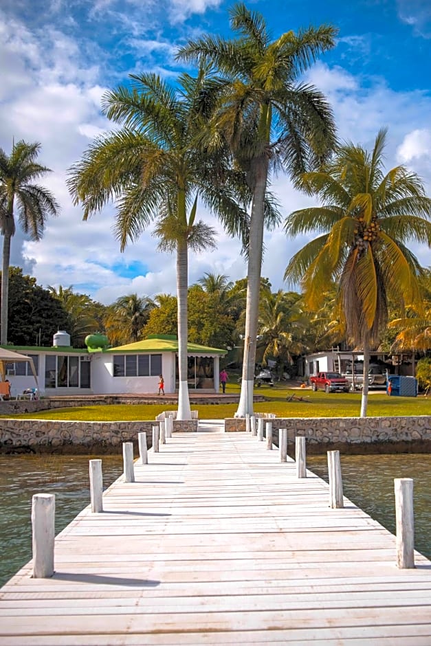 Royal Palm Bacalar Cabañas & Lagoon Club