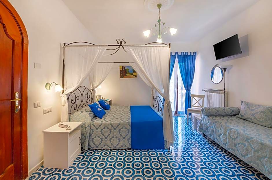 Foto 1 dari 8 — Deluxe 1 Double Bed or 2 Beds, City View