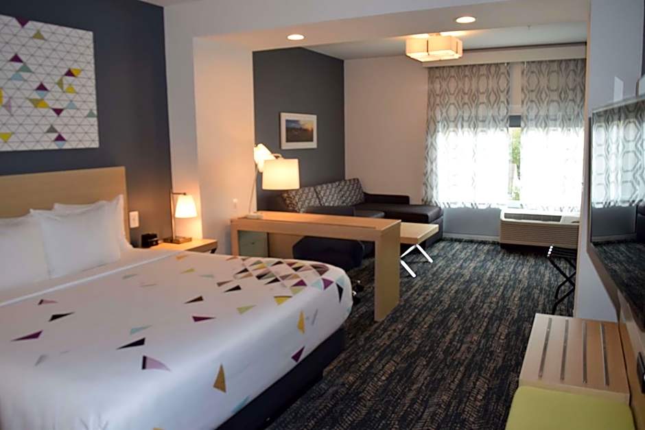 La Quinta Inn & Suites by Wyndham Manassas VA-Dulles Airport