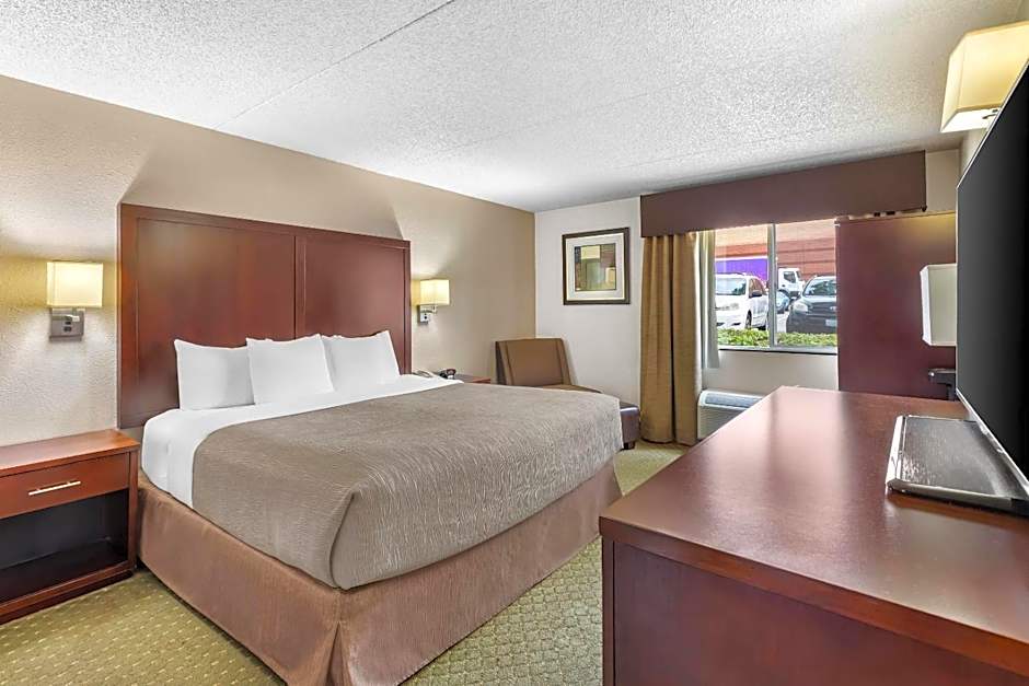 Quality Inn & Suites Clackamas - Portland