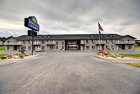 Days Inn & Suites by Wyndham Lolo