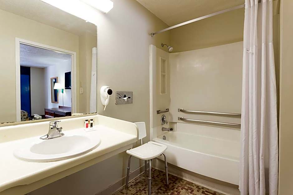 Travelodge by Wyndham Savannah Area/Richmond Hill