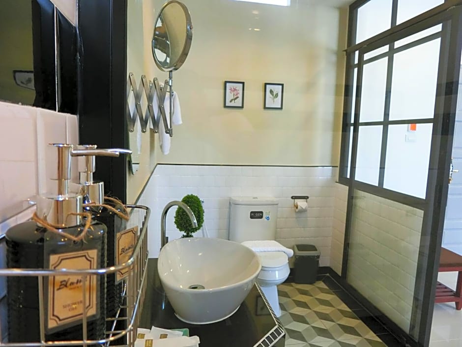 Bloom Boutique Hotel and Cafe