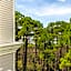 Cozy Bayside Retreat at Lasata , Stunning Panoramic Views ,Steps away from Baytowne Wharf, 3 Bedrooms 3 full baths !!