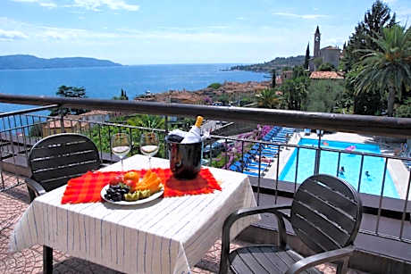 Superior Double Room with Balcony and Lake View