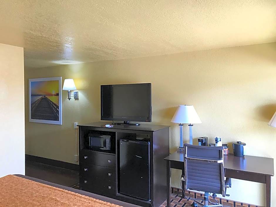 Days Inn by Wyndham Joplin