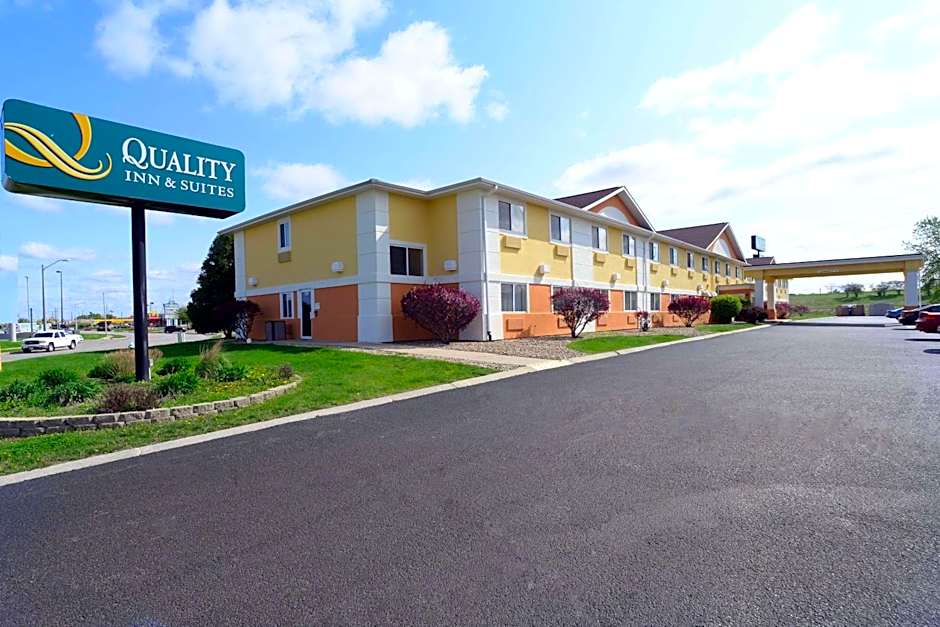 Quality Inn and Suites Springfield Southwest near I-72