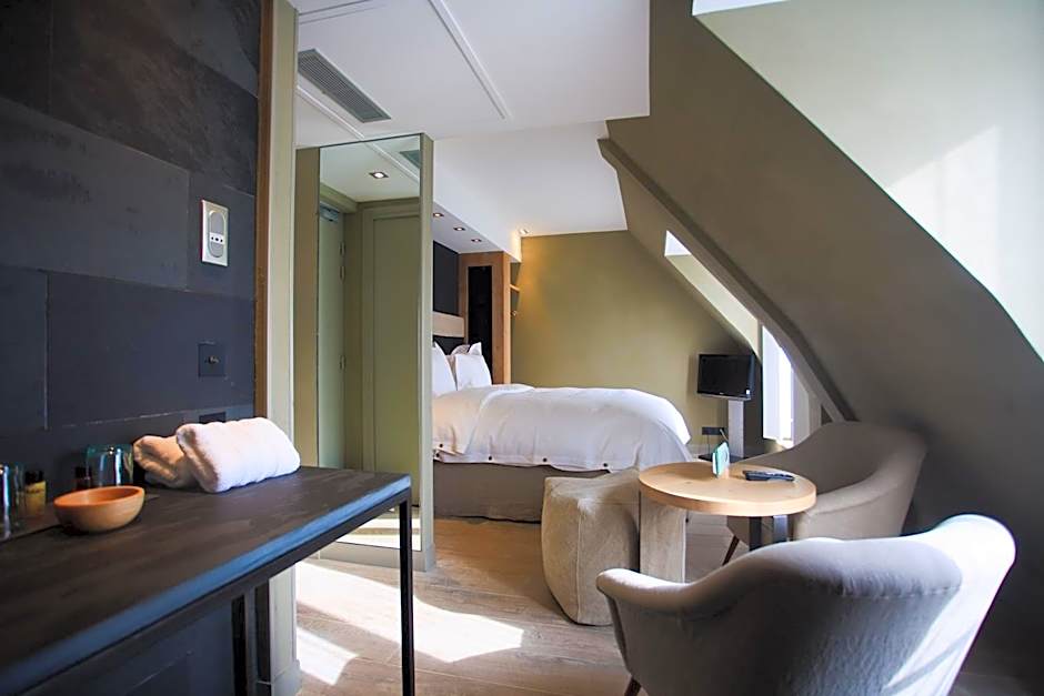 Hidden Hotel By Elegancia