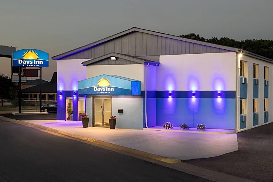 Days Inn by Wyndham La Crosse