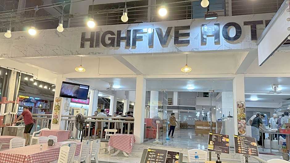 Highfive Hotel