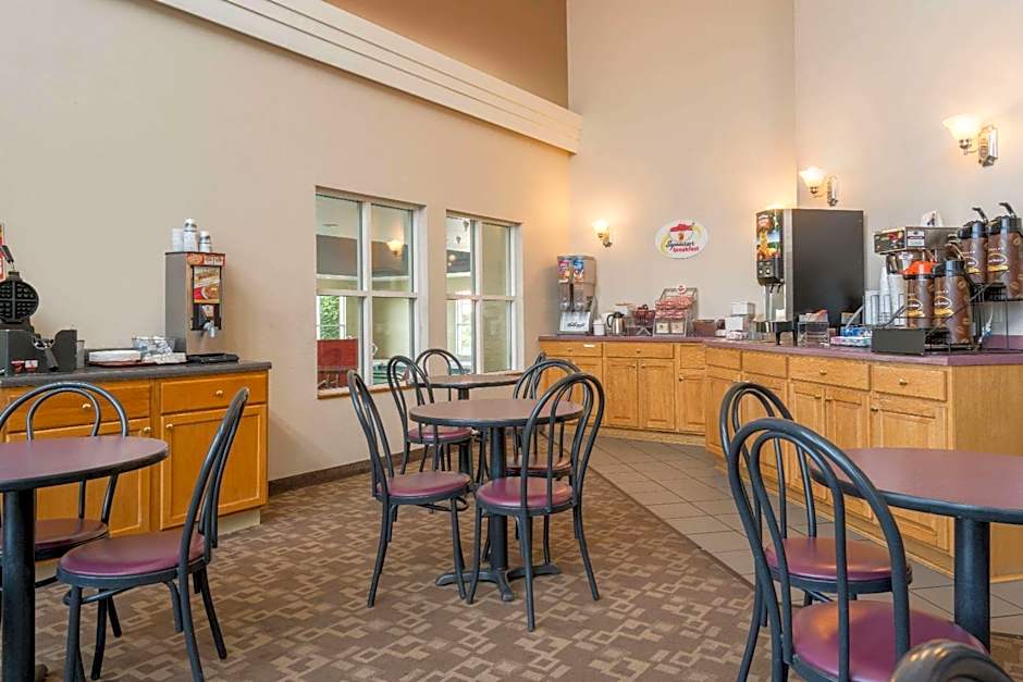 Super 8 by Wyndham Menomonie WI