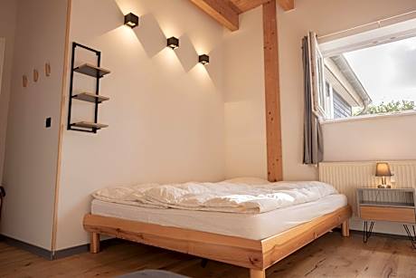 Basic Triple Room with Shared Bathroom
