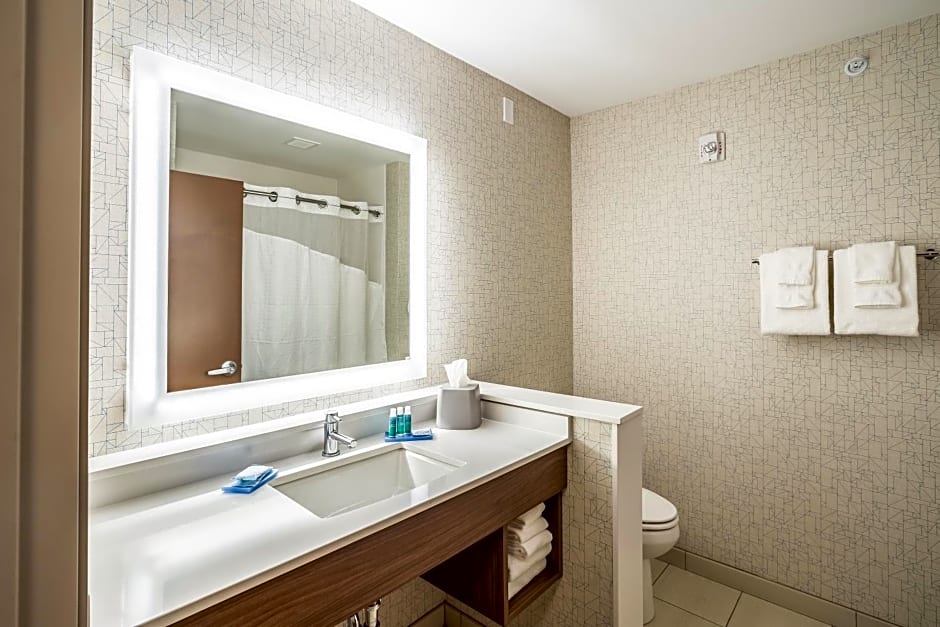 Holiday Inn Express & Suites PLATTEVILLE