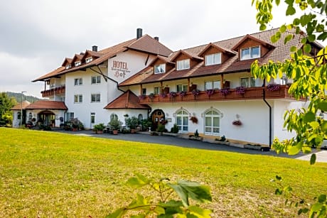 Sattelbogener Hof