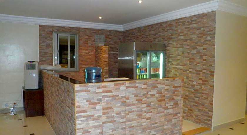 Marina Royal Hotel Suite