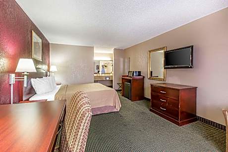 1 King Bed, Nonsmoking, Accessible
