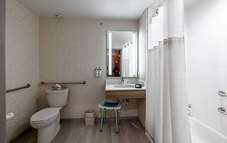 Queen Room with Two Queen Beds - Disability Access with Bath Tub