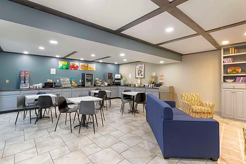 Quality Inn Newton at I-80